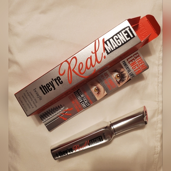 NIB Benefit They're Real Magnet Mascara - Picture 3 of 4